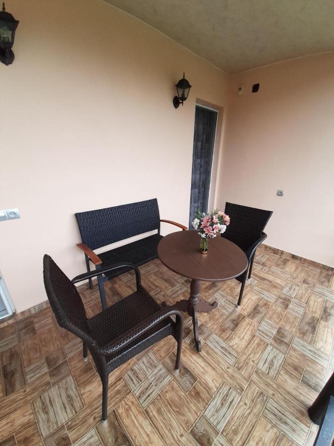 מלון באטומי Kemeni Garden מראה חיצוני תמונה