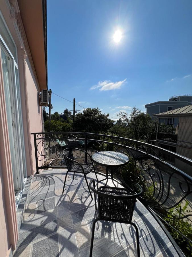 מלון באטומי Kemeni Garden מראה חיצוני תמונה