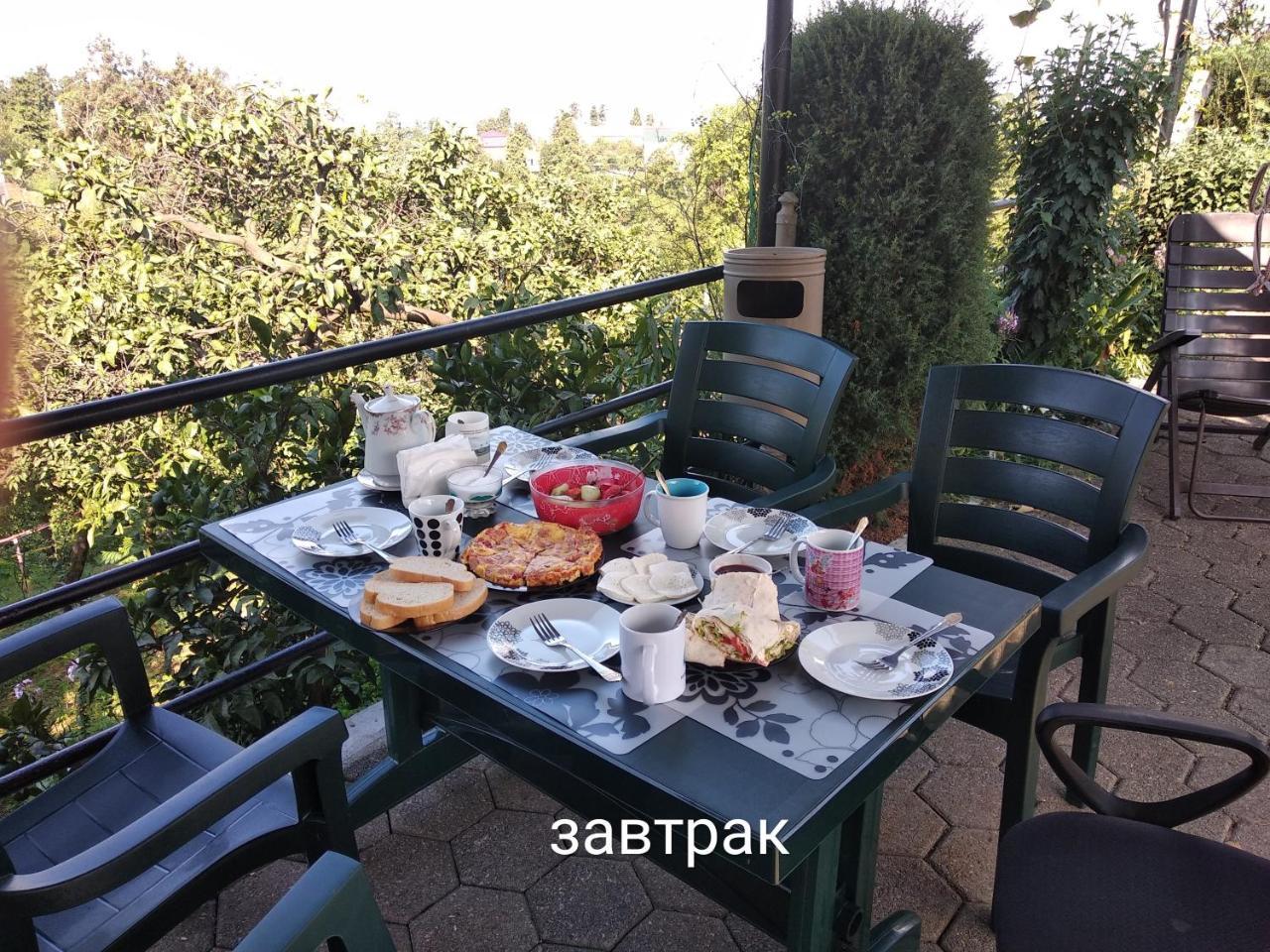 מלון באטומי Kemeni Garden מראה חיצוני תמונה